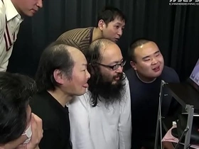 Kimono-clad beauty receives cum injection in magical mirror guillotine