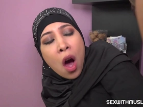 Sexy Muslim woman removes her hijab for intense sex