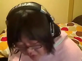 Bubbly Asian cuties in amateur video