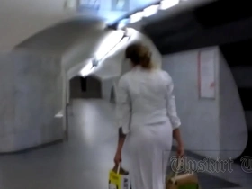 Amateur girl shows off her assets on the F metro