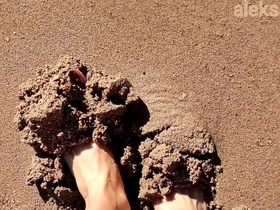 Solo girl enjoys foot fetish play on her day off at the beach