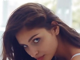 Supermodel striptease: Seductive dance and tantalizing visuals