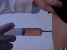 A laughing patient gets anally penetrated by her dominant doctor