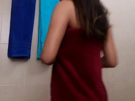Asian cam girl's soapy shower show featuring her bubble booty
